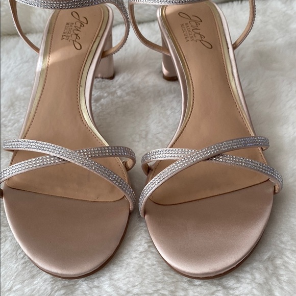 Jewel Badgley Mischka Cream and Silver Heels Sophisticated Style - Picture 5 of 13